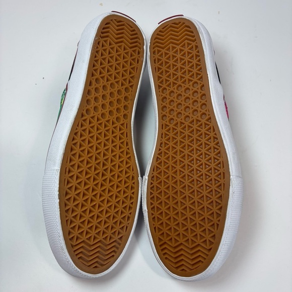 Cynar, Vans-Style Slip-On Shoe. Mens Size 7.  Custom. Never Worn. - Picture 7 of 7